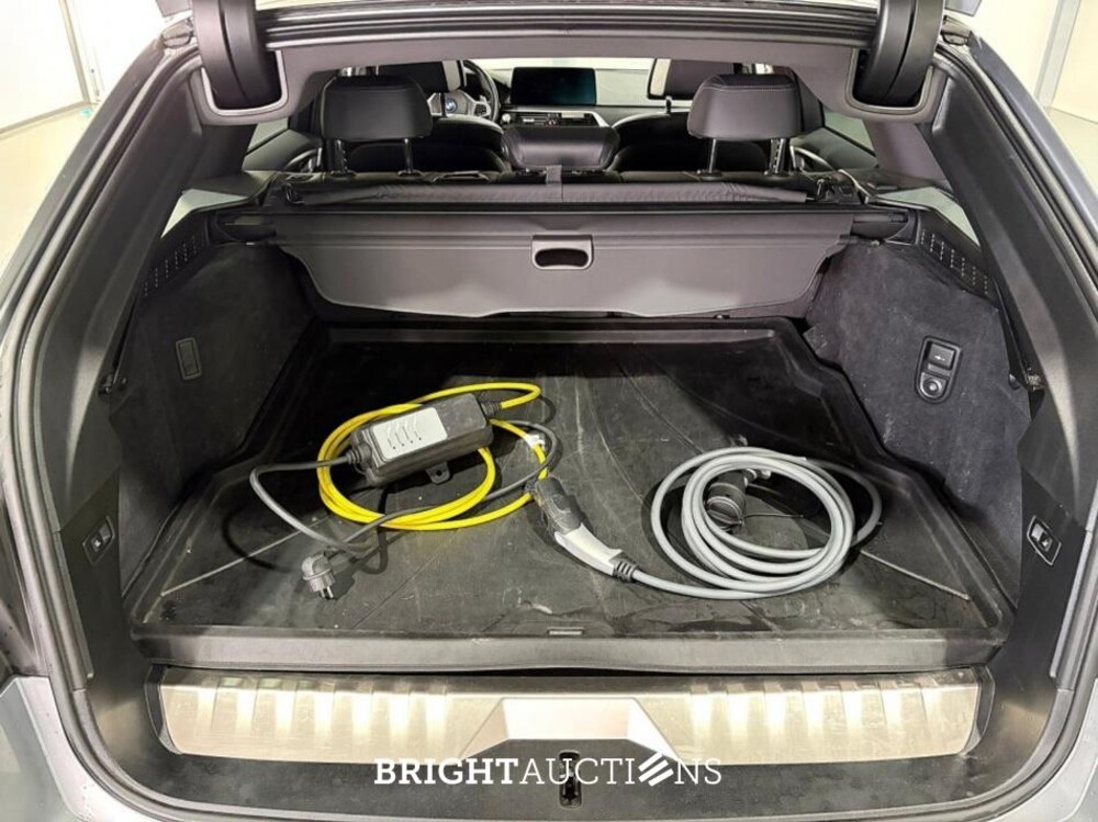 BMW 530e Touring  Business Edition Plus M-pakket 292pk 2023 (Origineel-NL) 5-Serie, S-330-LL