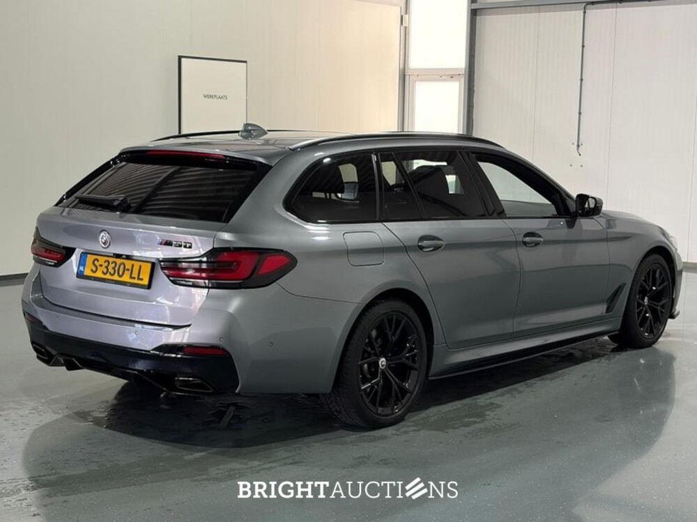 BMW 530e Touring  Business Edition Plus M-pakket 292pk 2023 (Origineel-NL) 5-Serie, S-330-LL