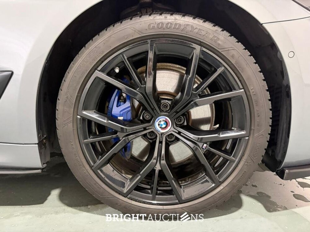 BMW 530e Touring  Business Edition Plus M-pakket 292pk 2023 (Origineel-NL) 5-Serie, S-330-LL