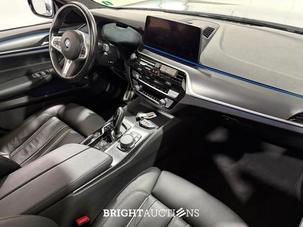 BMW 530e Touring  Business Edition Plus M-pakket 292pk 2023 (Origineel-NL) 5-Serie, S-330-LL