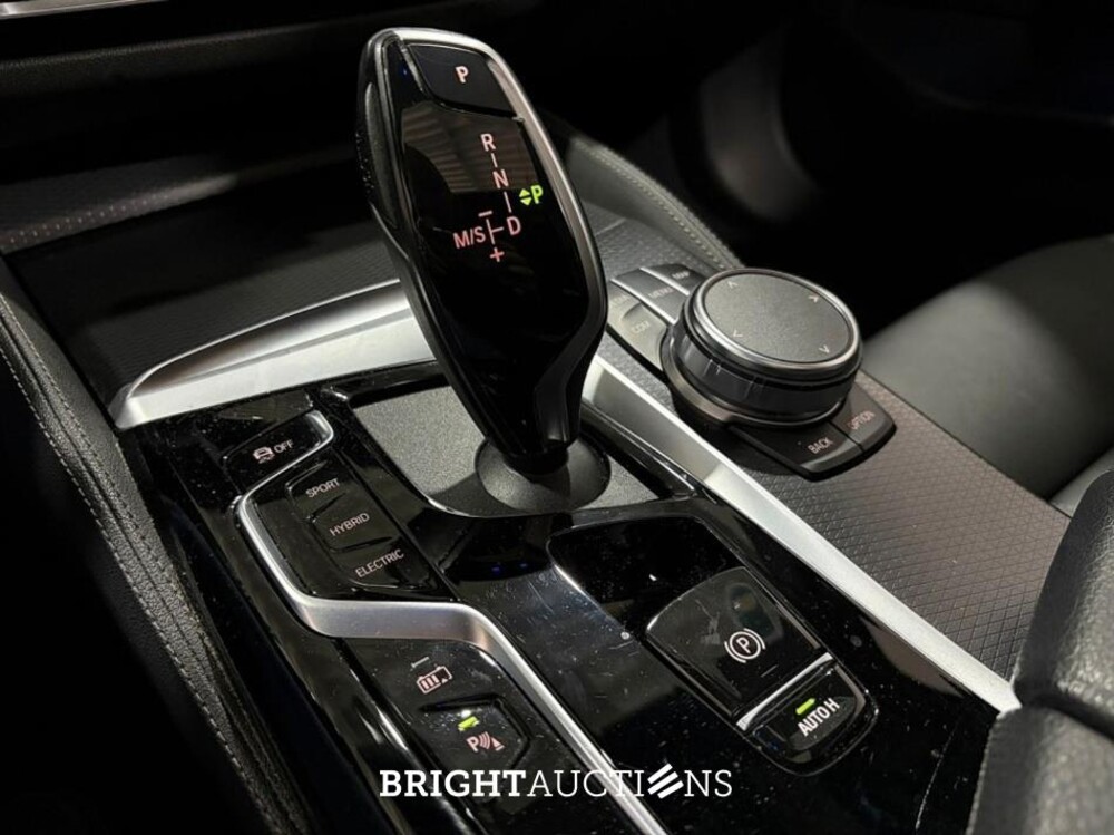 BMW 530e Touring  Business Edition Plus M-pakket 292pk 2023 (Origineel-NL) 5-Serie, S-330-LL