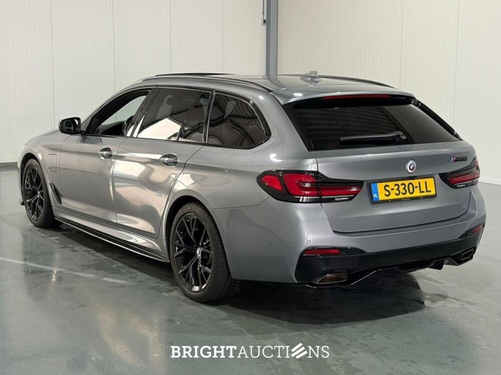 BMW 530e Touring  Business Edition Plus M-pakket 292pk 2023 (Origineel-NL) 5-Serie, S-330-LL