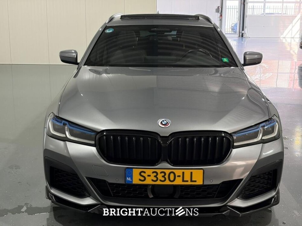 BMW 530e Touring  Business Edition Plus M-pakket 292pk 2023 (Origineel-NL) 5-Serie, S-330-LL