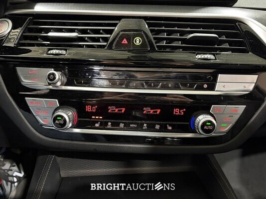 BMW 530e Touring  Business Edition Plus M-pakket 292pk 2023 (Origineel-NL) 5-Serie, S-330-LL