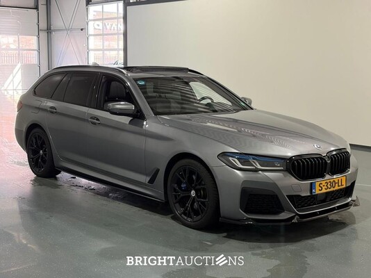 BMW 530e Touring  Business Edition Plus M-pakket 292pk 2023 (Origineel-NL) 5-Serie, S-330-LL