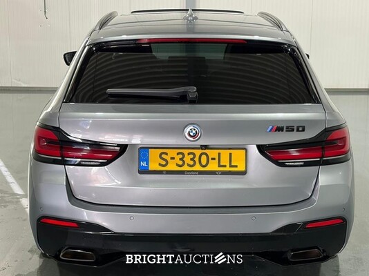 BMW 530e Touring  Business Edition Plus M-pakket 292pk 2023 (Origineel-NL) 5-Serie, S-330-LL