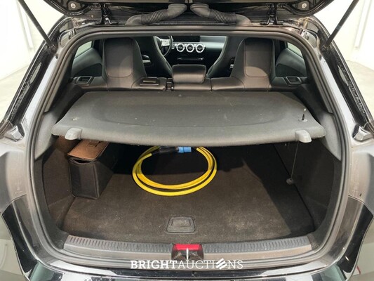 Mercedes-Benz A 250 e Business Solution AMG Limited 218pk 2021 (Origineel-NL) A-klasse, K-518-SP