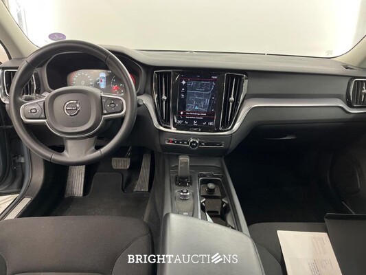 Volvo V60 B3 Momentum 2.0 163pk 2022 (Origineel-NL), N-525-SZ
