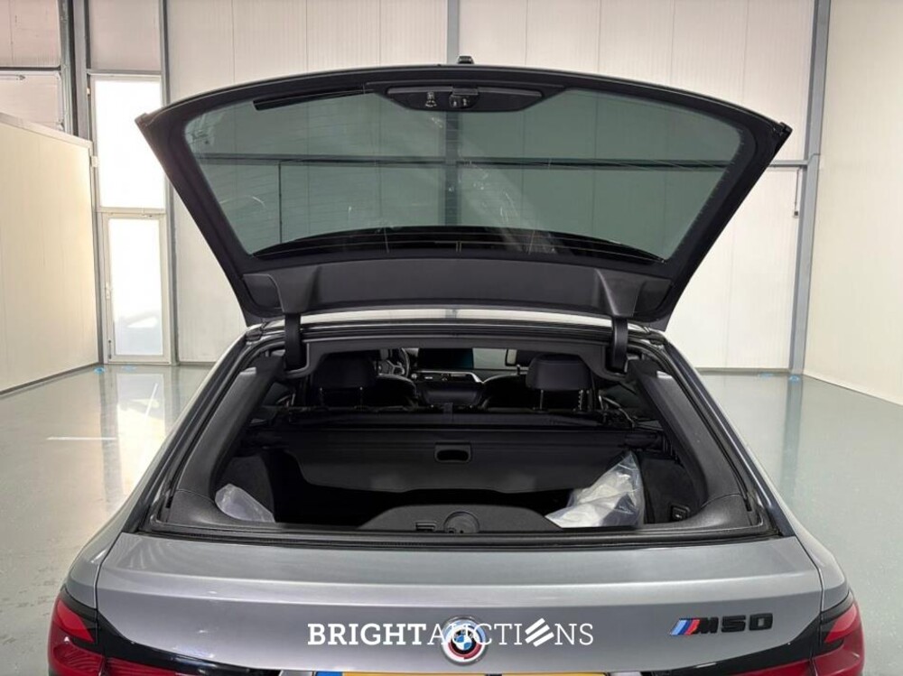 BMW 530e Touring Business Edition Plus M-Pakket 292pk 2023 (Origineel-NL) 5-Serie, S-330-LL