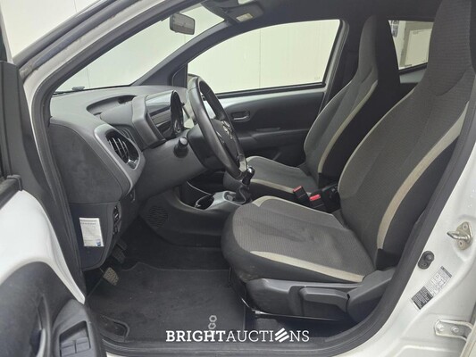 Toyota Aygo VVT-i x-cite ultimate 1.0 72pk 2022 (Origineel-NL), N-440-XN