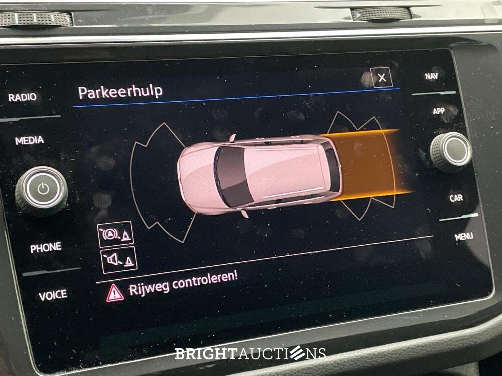 Volkswagen Tiguan eHybrid R-Line Business 1.4 TSI 265pk 2022 (Origineel-NL), P-225-HR
