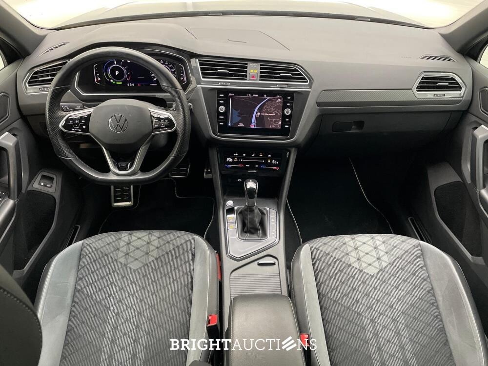 Volkswagen Tiguan eHybrid R-Line Business 1.4 TSI 265pk 2022 (Origineel-NL), P-225-HR