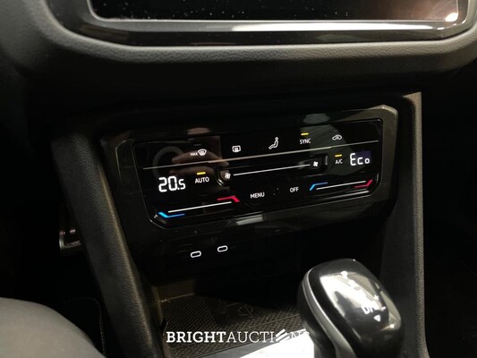 Volkswagen Tiguan eHybrid R-Line Business 1.4 TSI 265pk 2022 (Origineel-NL), P-225-HR