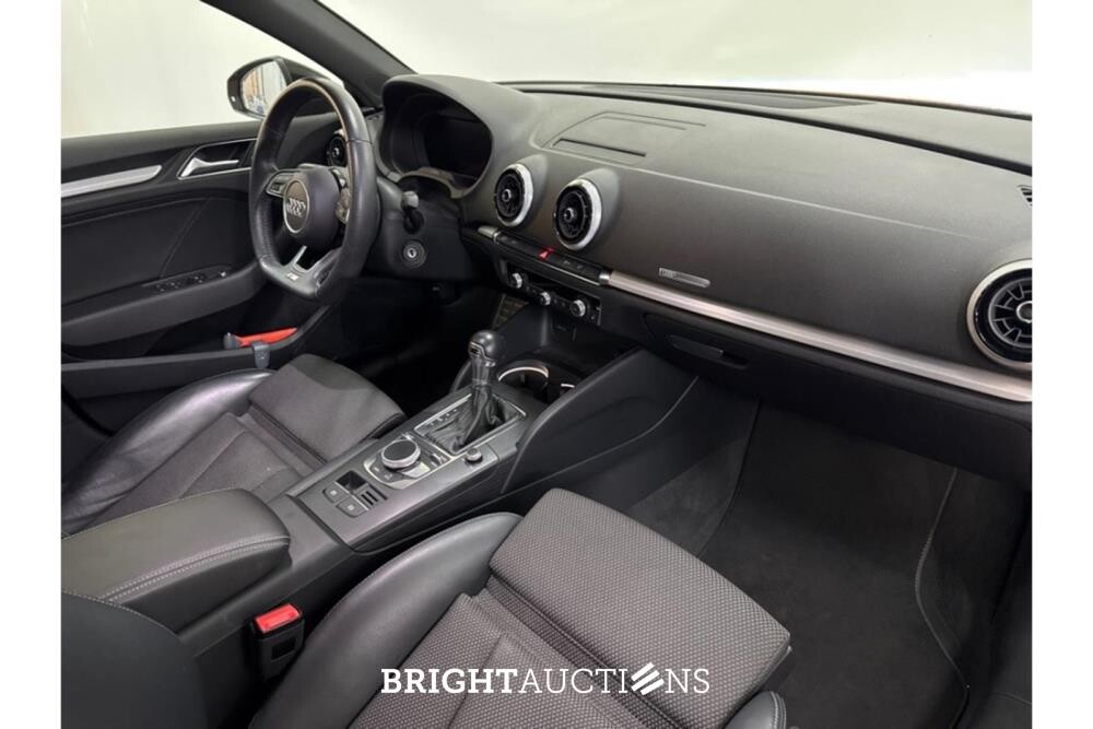 Audi A3 Limousine 35 CoD Advance Sport TFSI 150pk 2019 (Origineel-NL), ZL-485-D