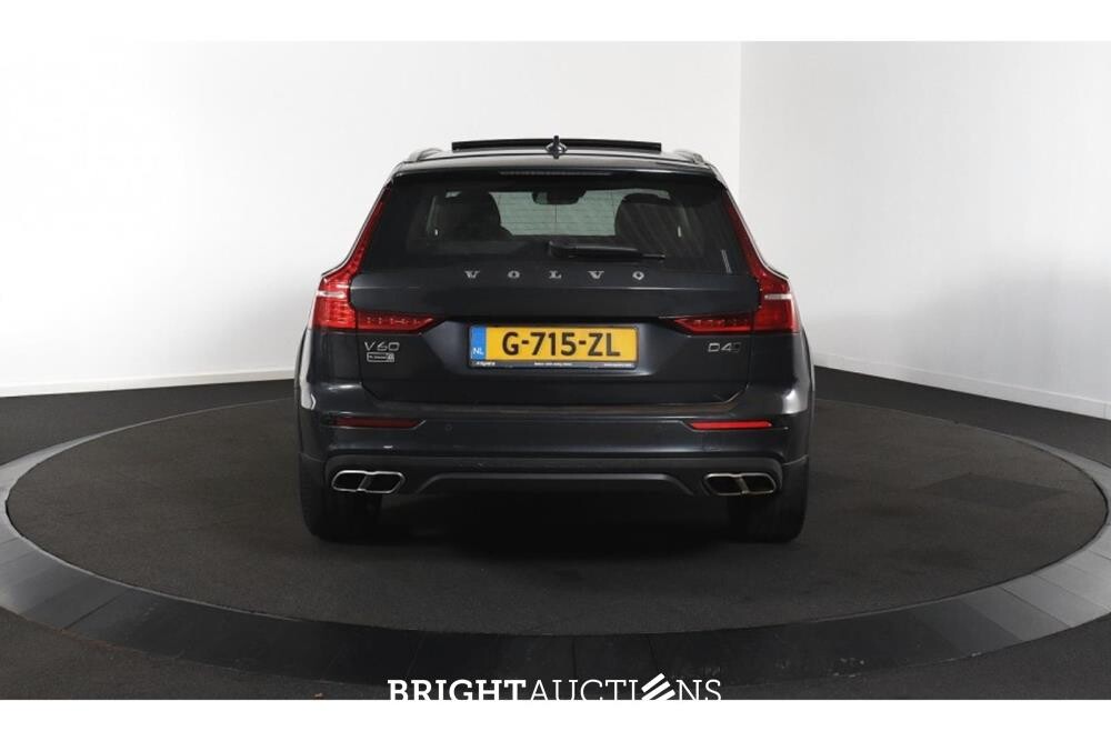 Volvo V60 Cross Country Pro 2.0 AWD 190pk 2020 (Origineel-NL), G-715-ZL