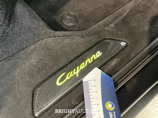 Porsche Cayenne Coupé Turbo S E-Hybrid 4.0 685pk 2020 (Origineel-NL), J-013-TK