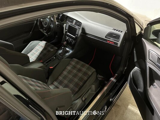 Volkswagen Golf GTI Performance (VII / MK7 / Golf 7) 396pk 2014
