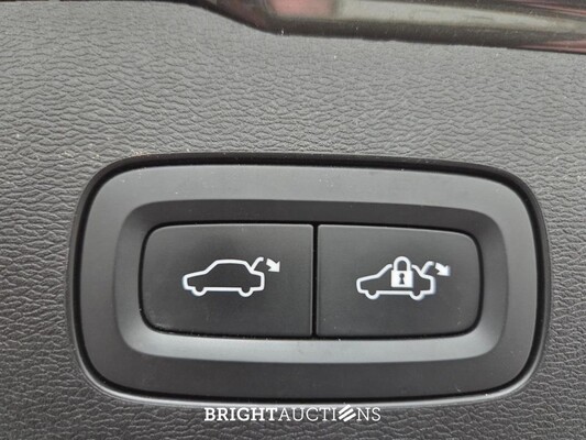 Volvo V60 T6 Recharge R-Design 2.0 AWD 398hp 2022 (Original-NL), P-467-DX
