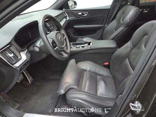Volvo V60 T6 Recharge R-Design 2.0 AWD 398hp 2022 (Original-NL), P-467-DX
