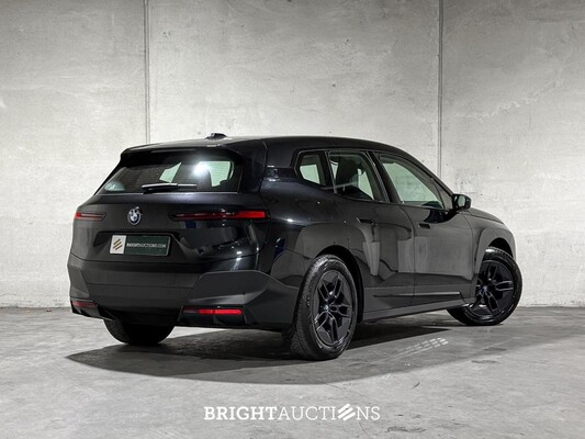 BMW iX xDrive40 Executive 77 kWh 326pk 2023 (Origineel-NL), T-756-HD