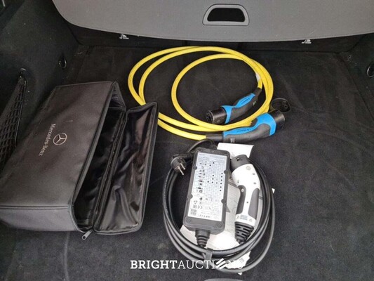 Mercedes-Benz EQC 400 Business Solution 4MATIC 80 kWh 408pk 2021 (Origineel-NL) EQC-Klasse, L-443-VK