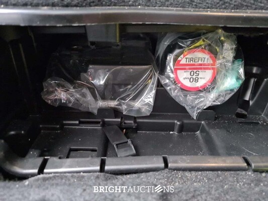 Mercedes-Benz EQC 400 Business Solution 4MATIC 80 kWh 408pk 2021 (Origineel-NL) EQC-Klasse, L-443-VK