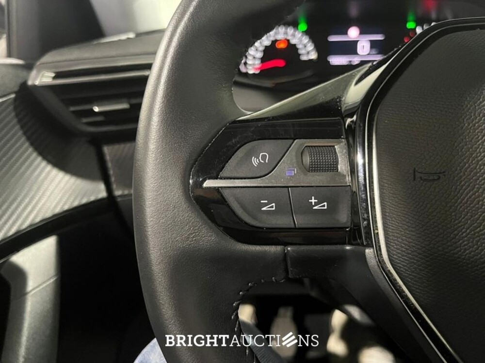 Peugeot 2008 100 Allure 1.2 PureTech 102hp 2022 (Original-NL), P-689-GX