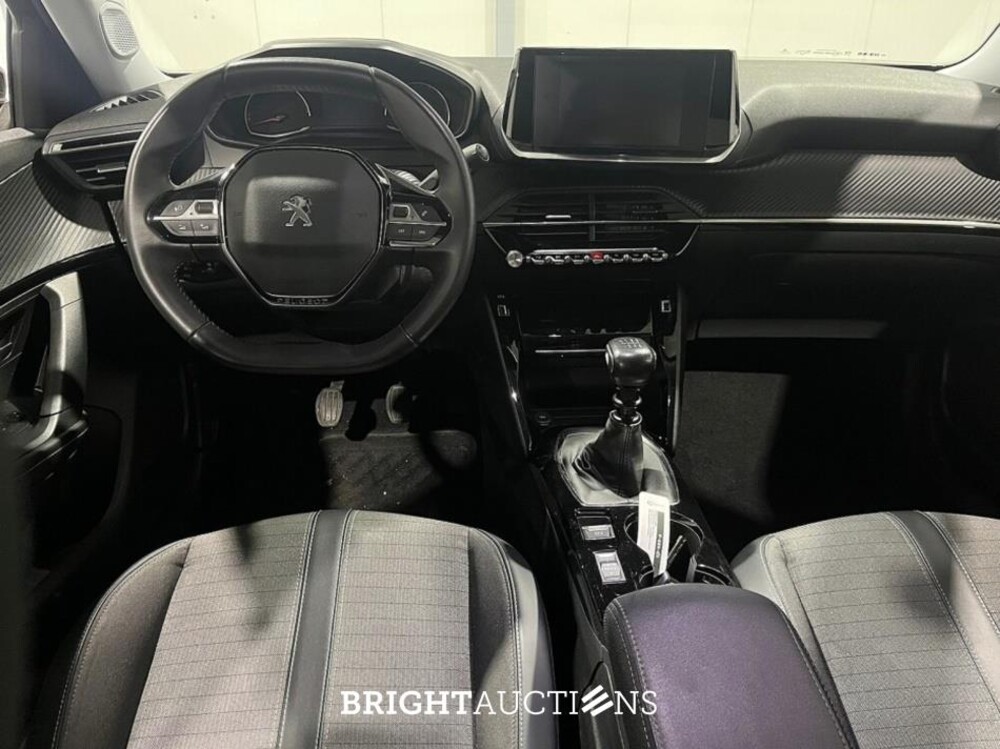 Peugeot 2008 100 Allure 1.2 PureTech 102hp 2022 (Original-NL), P-689-GX
