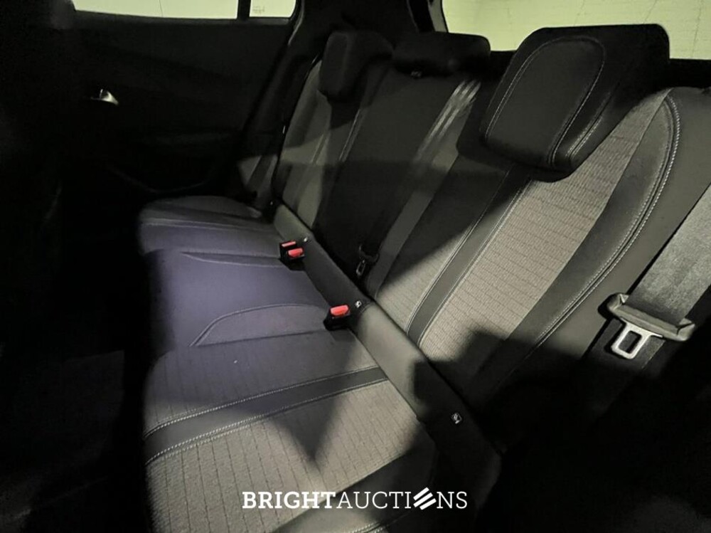 Peugeot 2008 100 Allure 1.2 PureTech 102hp 2022 (Original-NL), P-689-GX