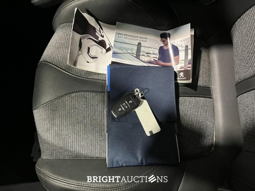 Peugeot 5008 Blue Lease Premium 1.2 PureTech 131hp 2020 (Original-NL), J-584-RN