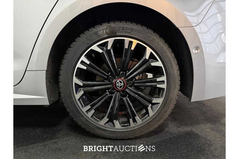 Toyota Corolla Touring Sport Hybrid GR-Sport 2.0 261pk 2021 (Origineel-NL), K-880-PR