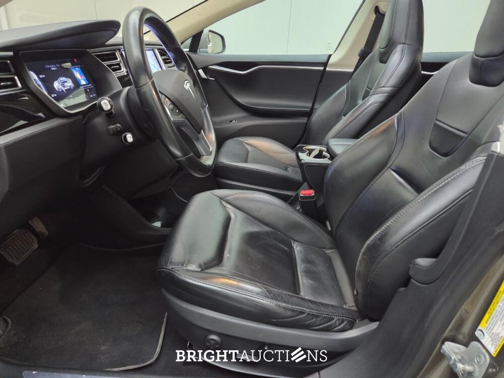 Tesla Model S Base 333pk 2015, GGD-49-B