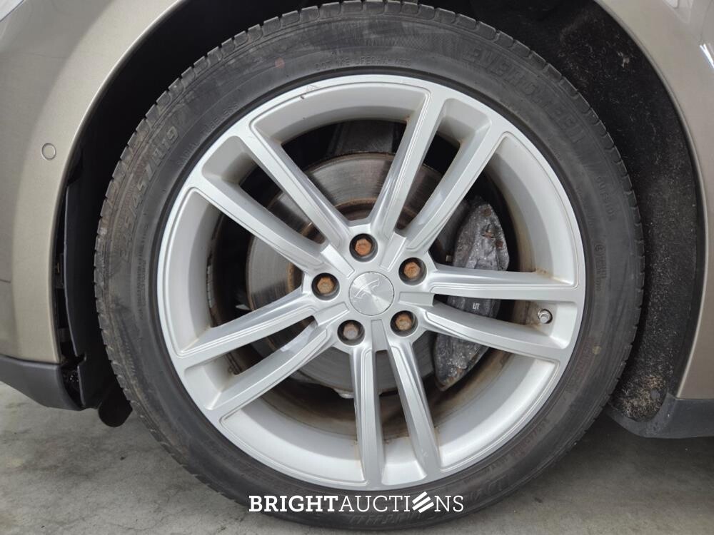 Tesla Model S Base 333pk 2015, GGD-49-B