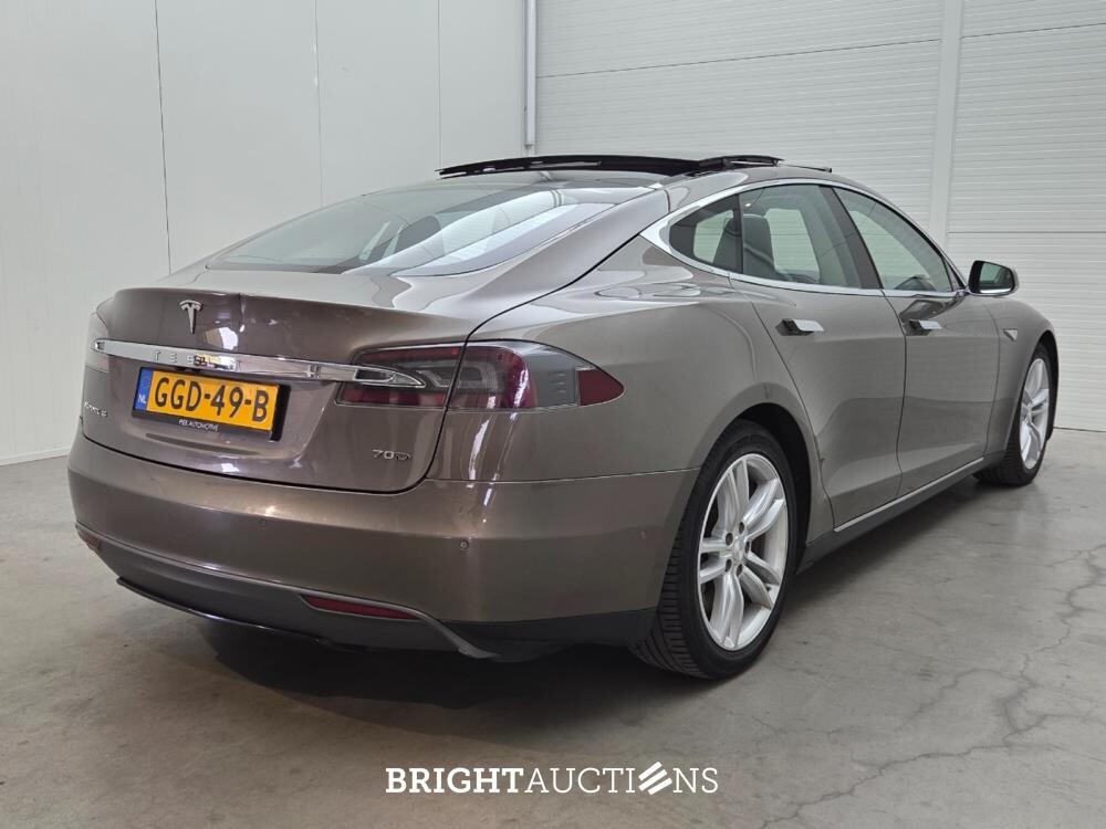 Tesla Model S Base 333pk 2015, GGD-49-B