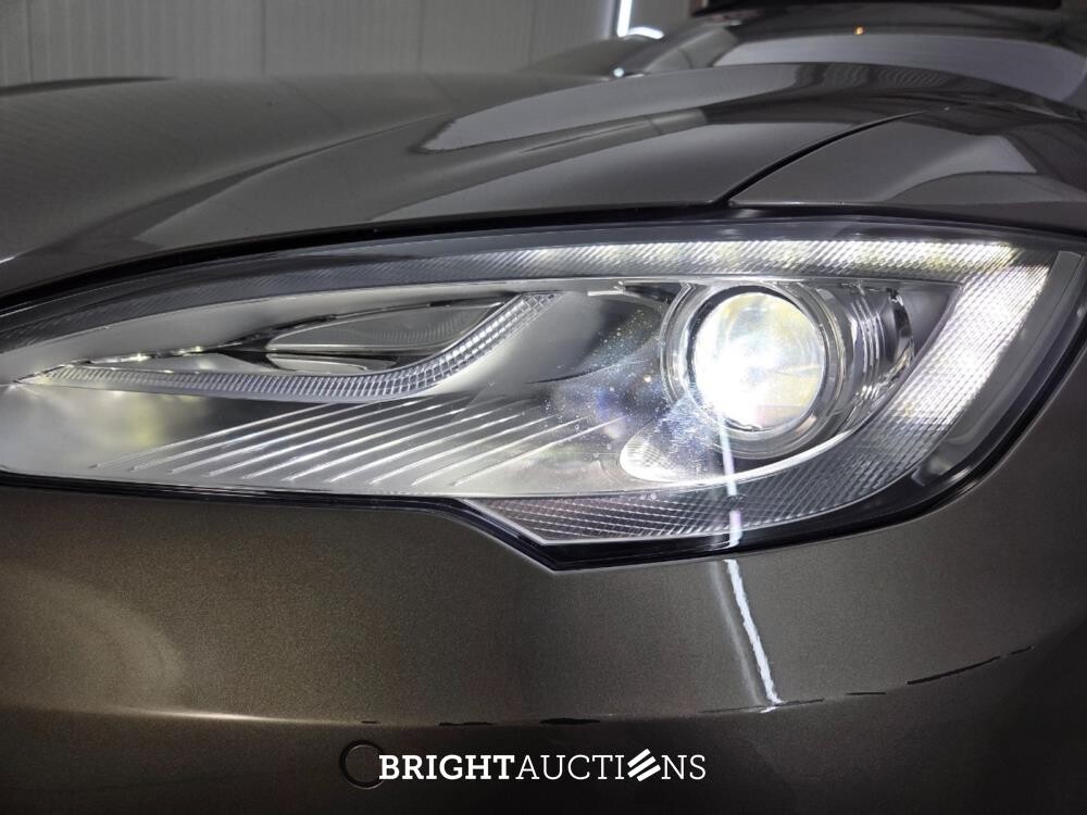 Tesla Model S Base 333pk 2015, GGD-49-B