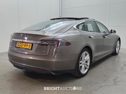 Tesla Model S Base 333pk 2015, GGD-49-B