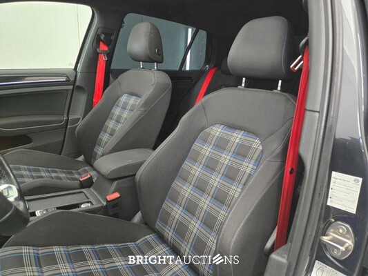 Volkswagen Golf GTE 1.4 TSI 150hp 2016 (Original-NL), ND-044-P