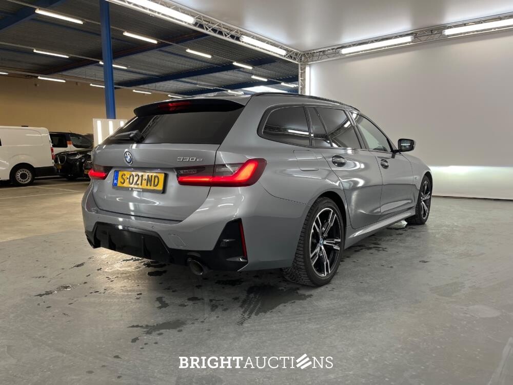 BMW 330e Touring 292pk 2023 3-serie (Origineel-NL), S-021-ND