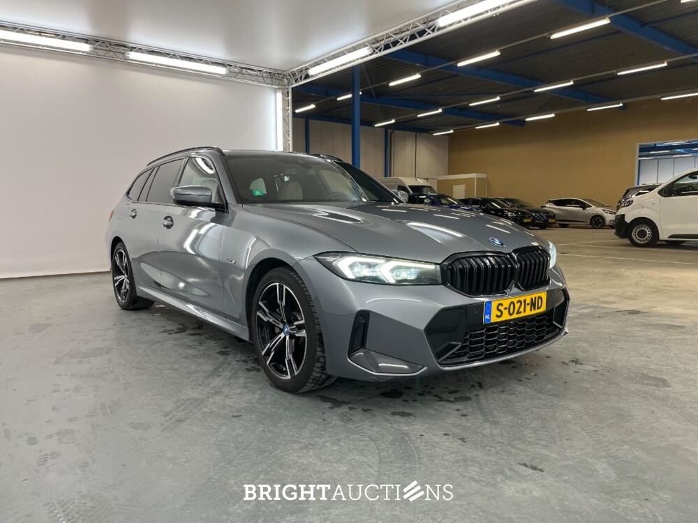 BMW 330e Touring 292pk 2023 3-serie (Origineel-NL), S-021-ND