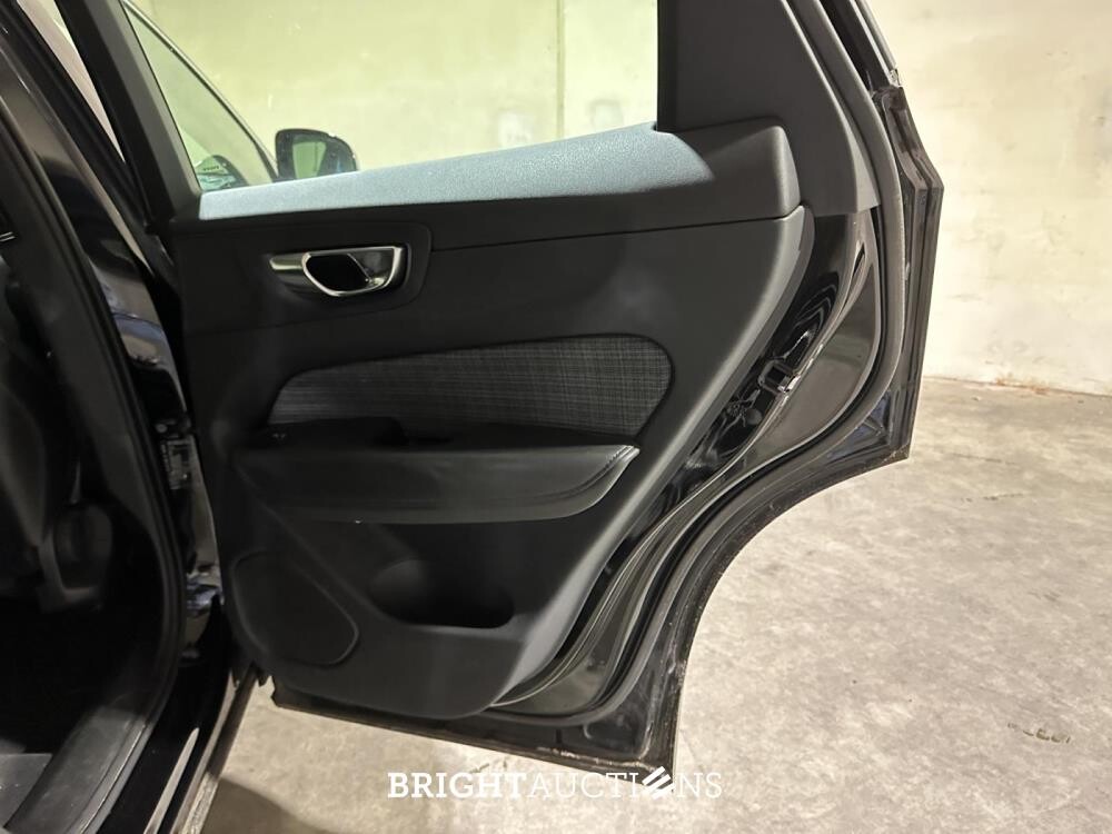 Volvo XC60 2.0 T6 Plug-in hybrid AWD Core Bright 253pk 2027 (Origineel-NL+1e eigenaar), S-190-RP