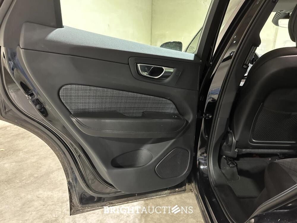 Volvo XC60 2.0 T6 Plug-in hybrid AWD Core Bright 253hp 2027 (Original-NL+1st owner), S-190-RP