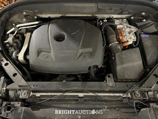 Volvo XC60 2.0 T6 Plug-in hybrid AWD Core Bright 253pk 2027 (Origineel-NL+1e eigenaar), S-190-RP