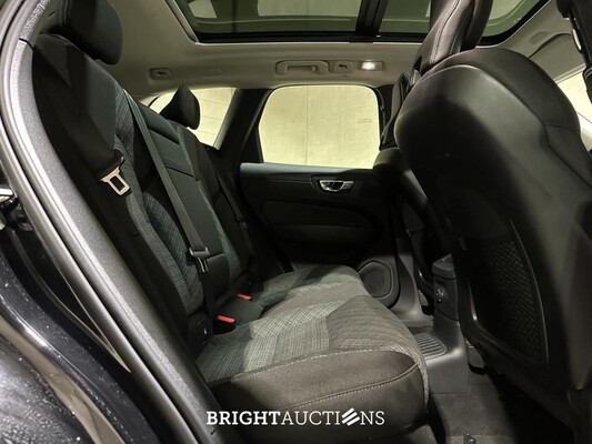 Volvo XC60 2.0 T6 Plug-in hybrid AWD Core Bright 253pk 2027 (Origineel-NL+1e eigenaar), S-190-RP
