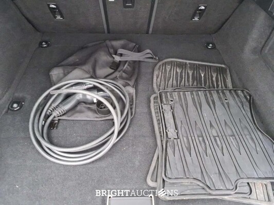 Land Rover Range Rover Velar P400e HSE 443pk 2021 (Origineel-NL), L-750-DH