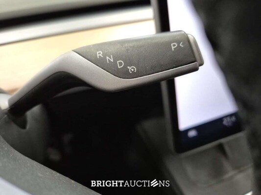 Tesla Model 3 Standard PLUS RWD 238pk 2022