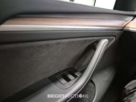 Tesla Model Y RWD 58 kWh 238pk 2023 (Origineel-NL), X-697-DL