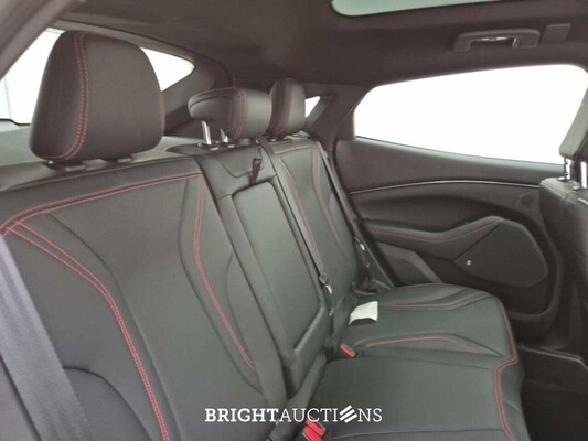 Ford Mustang Mach-E AWD 75 kWh 269pk 2021 (Origineel-NL), N-156-VG