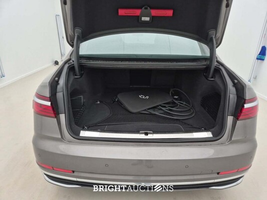 Audi A8 60 E TFSI Quattro 476pk 2023 (Origineel-NL), S-092-LX