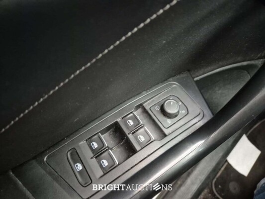 Volkswagen T-Roc R-Line Business 1.5 TSI DSG 150pk 2023 (Origineel-NL), S-317-PJ