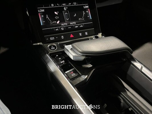Audi e-tron 55 edition Quattro 95 kWh 408pk 2022 (Origineel-NL), R-205-DL